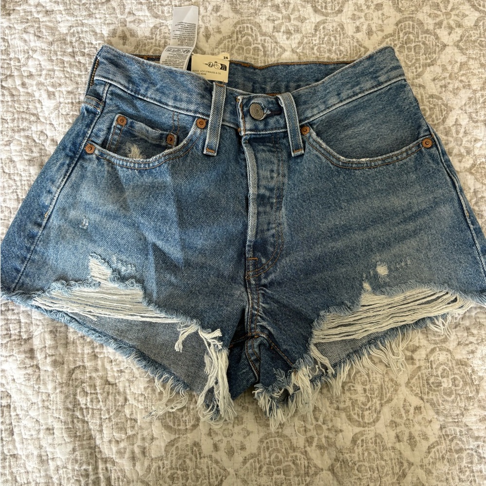NWT Levi’s 501 Denim Shorts Size 26